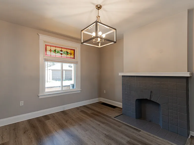 2225 Bensonia Ave — Photo 33