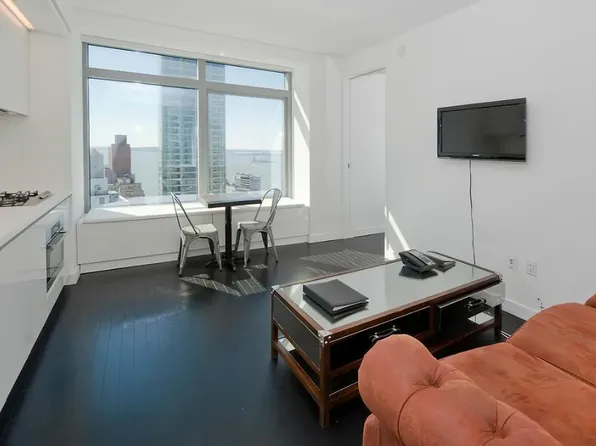 123 Washington Street image 2 of 12