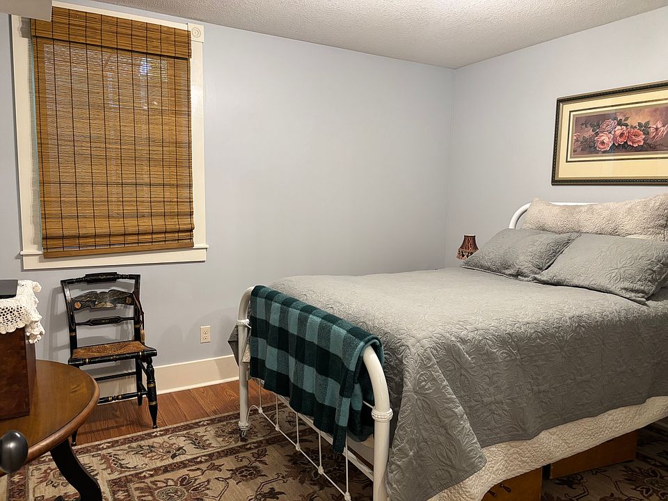 Full Size Bedroom 1