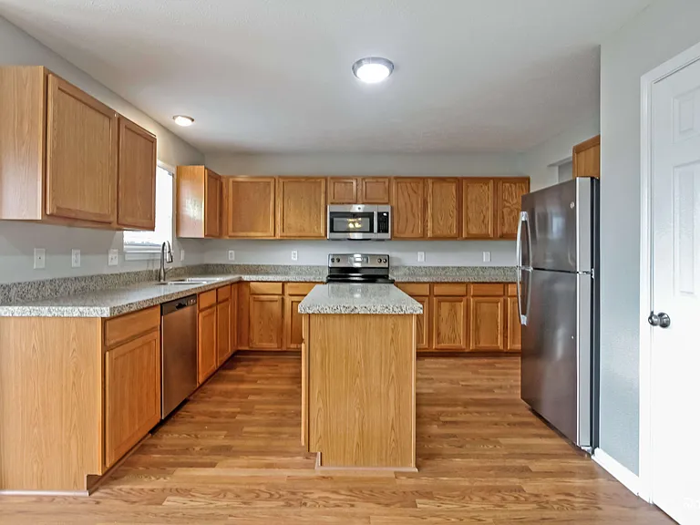 8684 N Springview Dr — Photo 4
