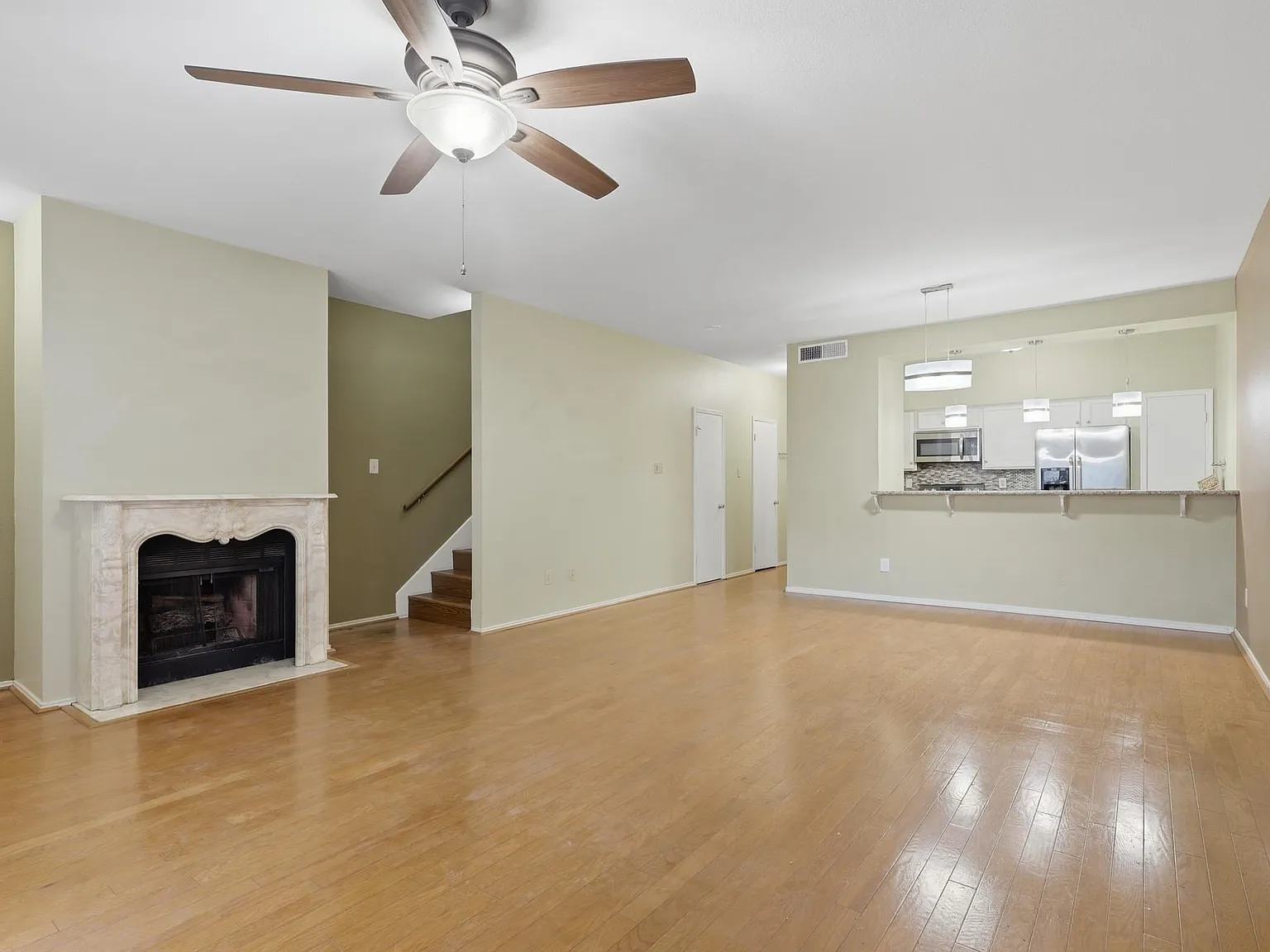2 bed, 2.5 bath, 1740 sqft, $2,000 — Photo 4
