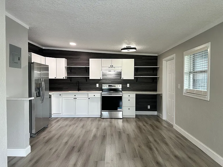 950 Balch Ave — Photo 3