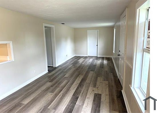 5th image of 38250 North Ave