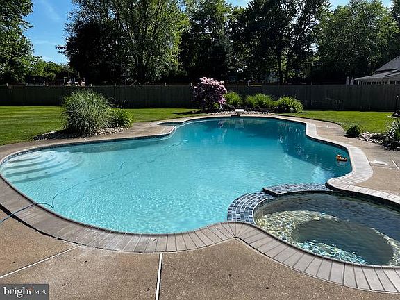 5th image of 234 Cloverly Dr