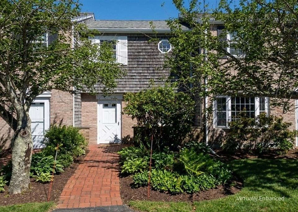 1st image of 8 Captain Cook Ln #8