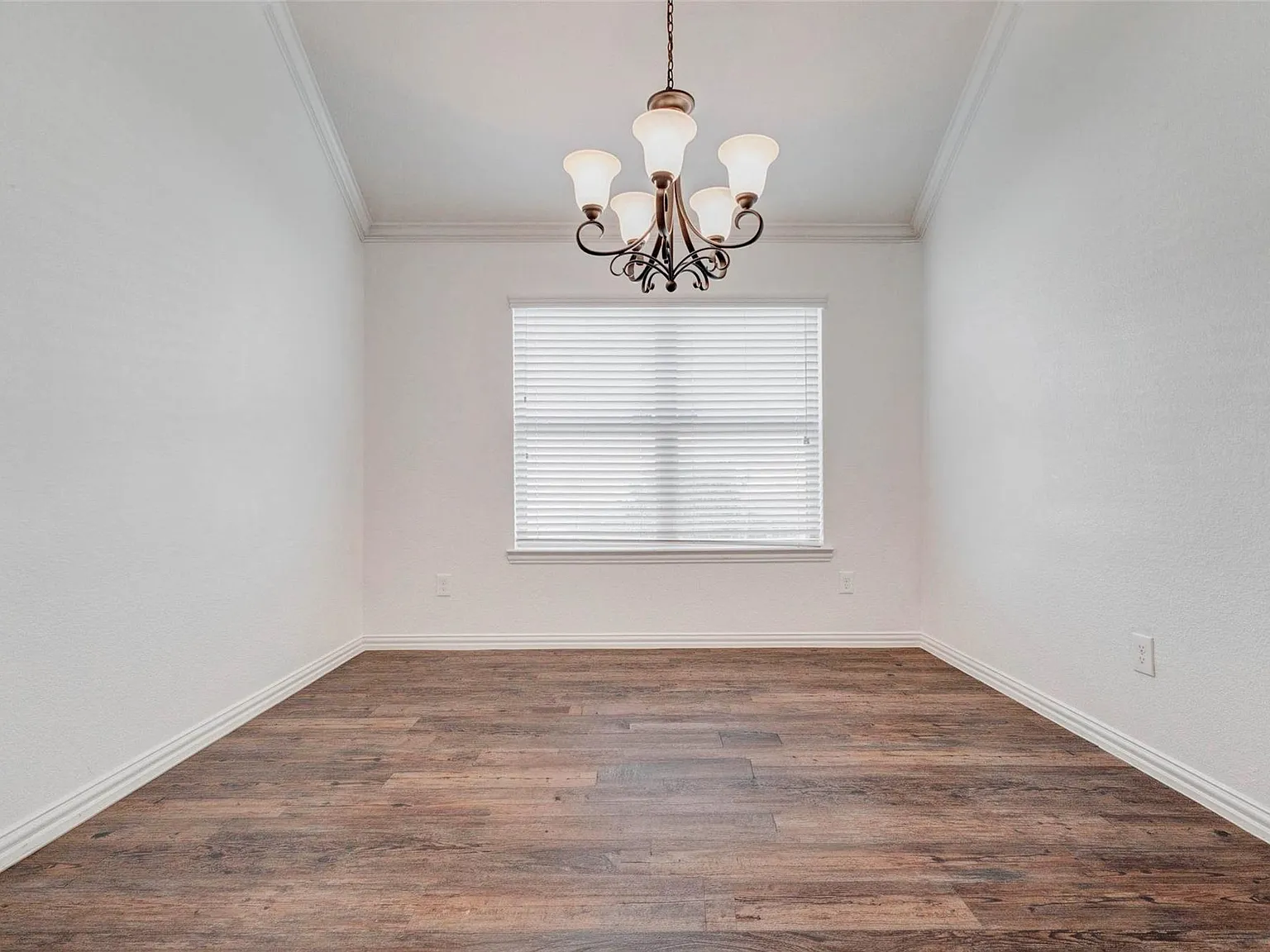 4 bed, 2.0 bath, 2095 sqft, $2,200 — Photo 4