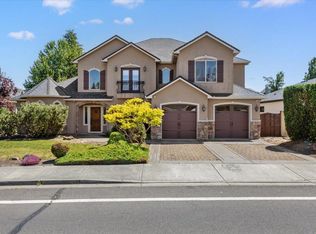888 Arrowhead Trl, Eagle Pt, OR 97524
