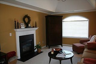3rd image of 826 Woodsford Dr