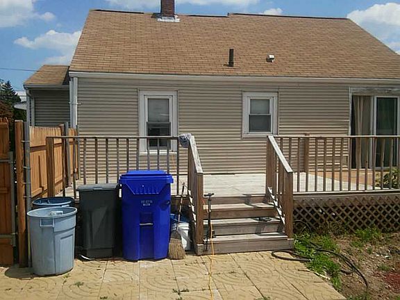 3rd image of 174 Woodbury St