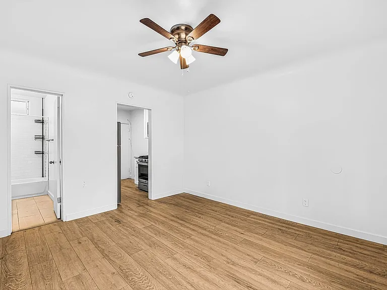 636 Linden Ave — Photo 6
