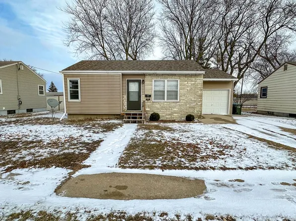 909 S 25th St, Fort Dodge, IA 50501