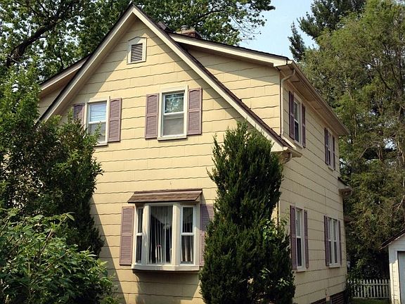 4th image of 290 Voorheis St