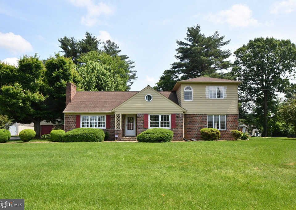 1st image of 23 Lake Dr