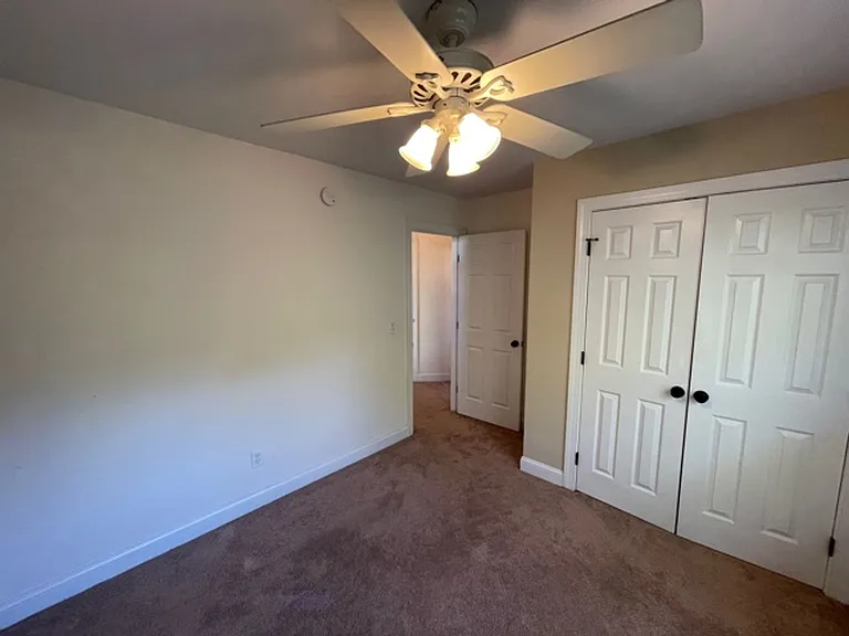 433 Holly Thorn Trce — Photo 21