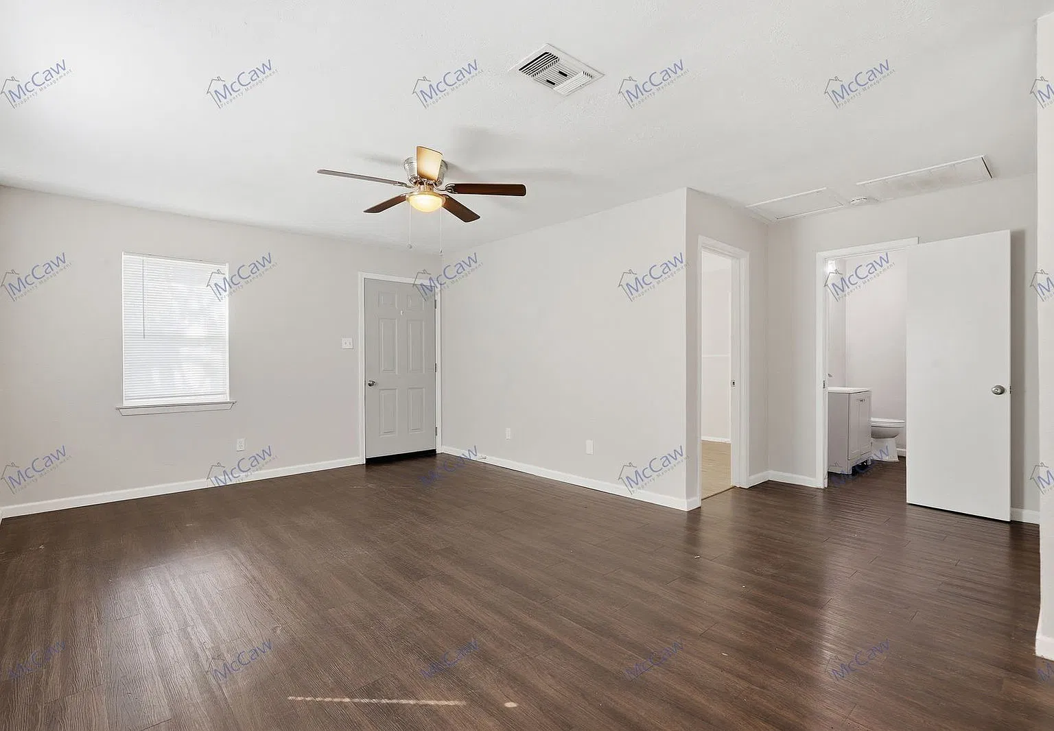 2 bed, 1.0 bath, 928 sqft, $1,200 — Photo 4