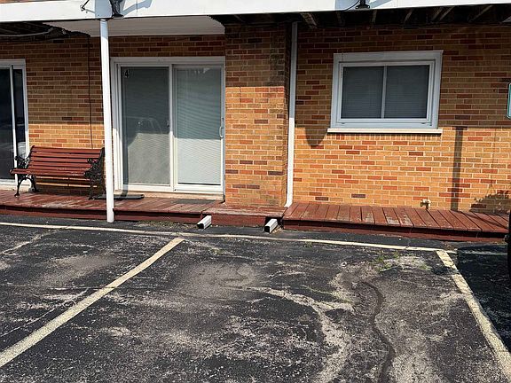 2nd image of 233 Northway Park Rd APT 4