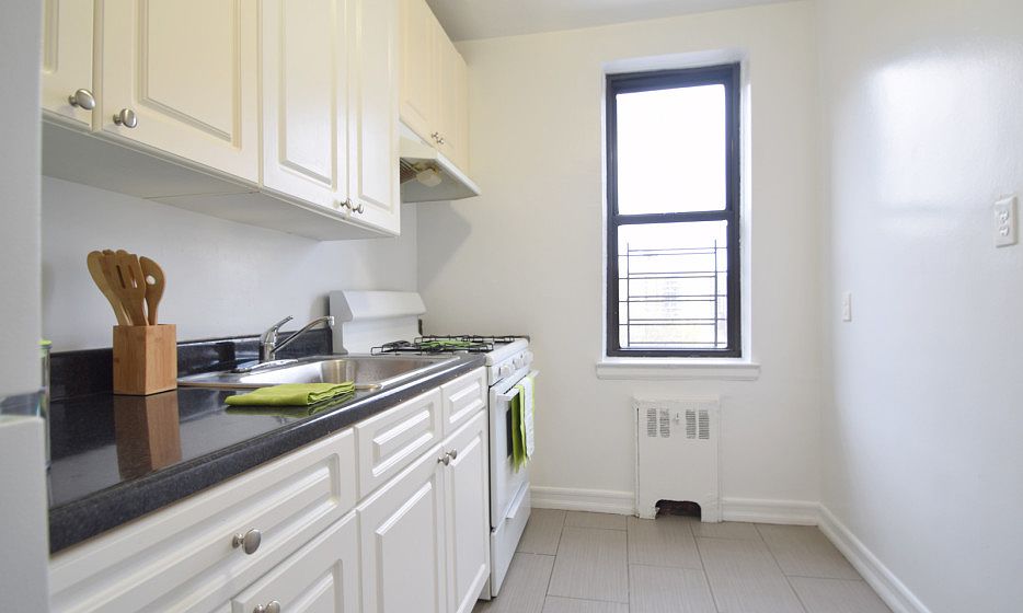 River Hill Gardens - Kitchen - M83-03E