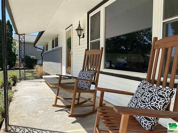 4th image of 211 N Hillcrest Ave