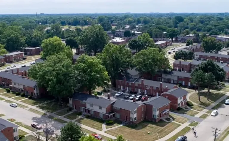 INFINITY PARK APTS & TOWNHOMES — Photo 15