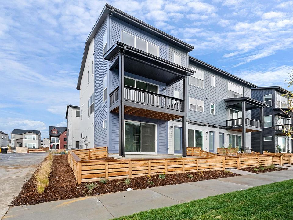Front Entrance, corner unit