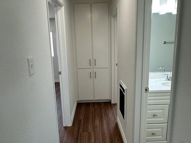 16205 Woodruff Ave — Photo 9