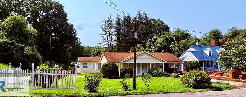 1st image of 812 Jefferson Cir