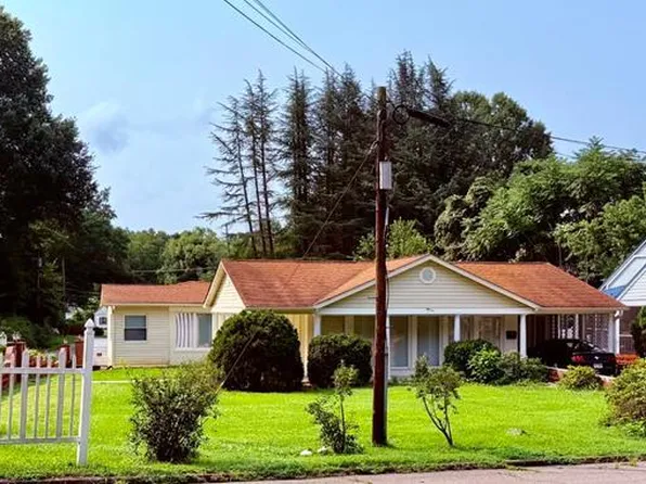 812 Jefferson Cir, Martinsville, VA 24112