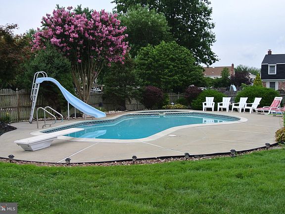 3rd image of 200 Hinton Way