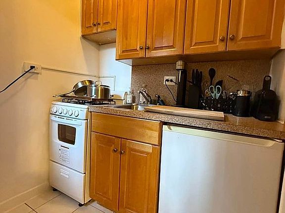 4th image of 310 E 55th St APT 2G