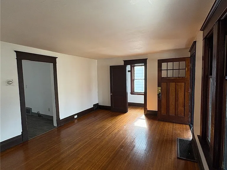 189 Westminster Ave — Photo 5