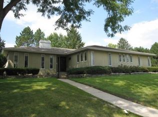 1107 W Greenfield Dr, Peoria, IL