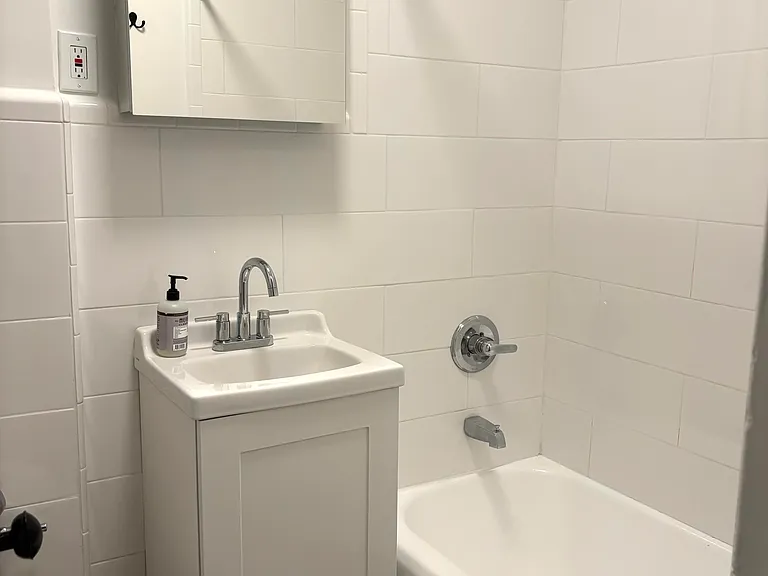 172 Ludlow St #1B — Photo 8