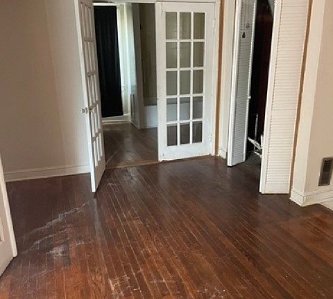 3rd image of 1029 Farmer St
