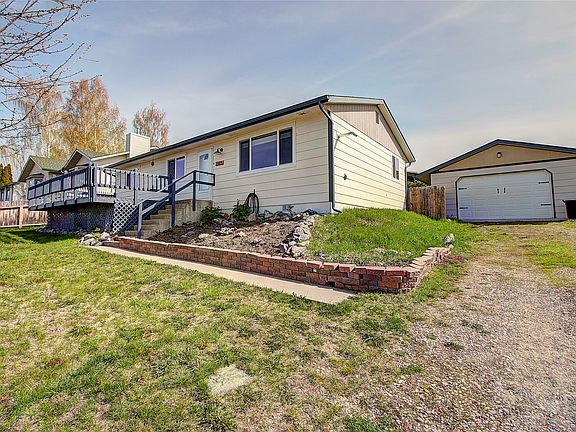 3rd image of 205 20th Ave W