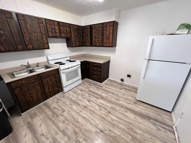 3203 Bay State Ave — Photo 3