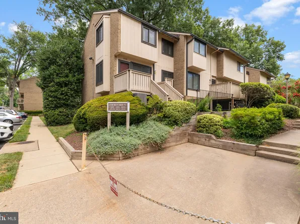 2501 Glengyle Dr #144, Vienna, VA 22181
