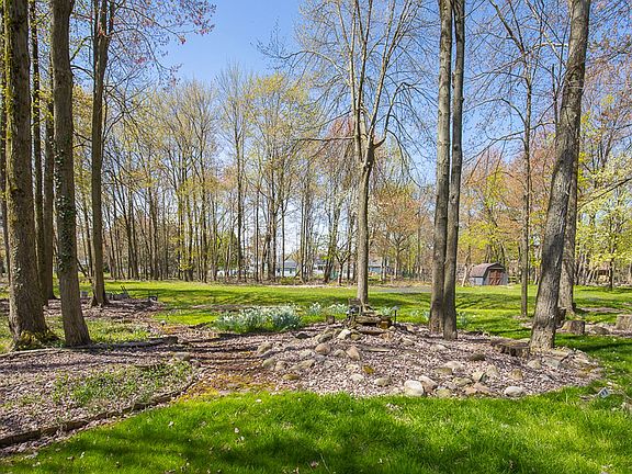 5th image of 27075 Chopin Cir