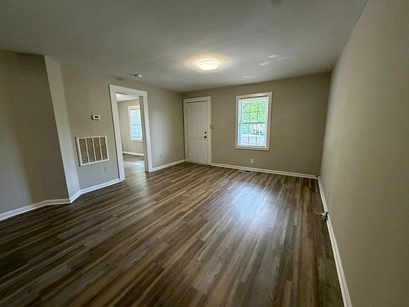 2nd image of 711 Alexander St