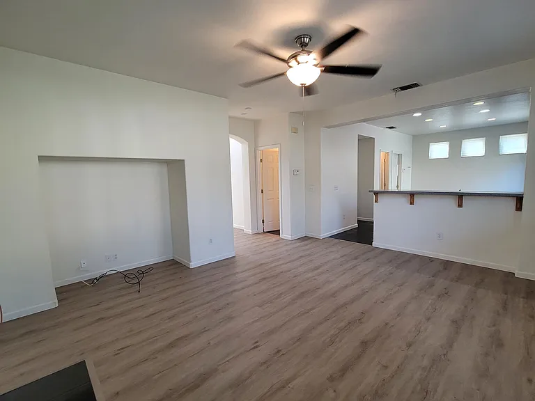 415 Zinnia Ct — Photo 9