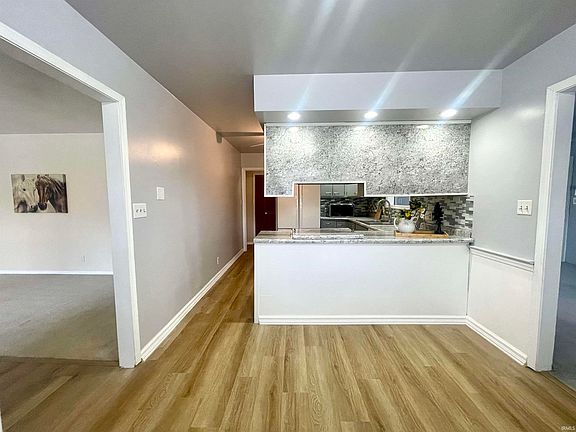 5th image of 3209 W Twickingham Dr