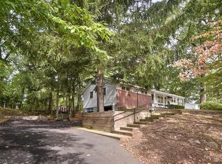 38 Glacier Dr, Morris Plains, NJ 07950