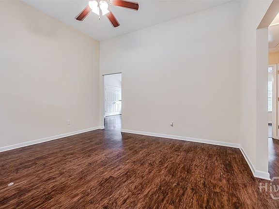 5th image of 302 Shadowbrook Dr