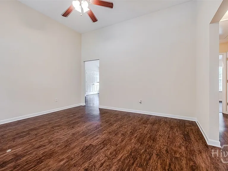 302 Shadowbrook Dr — Photo 5