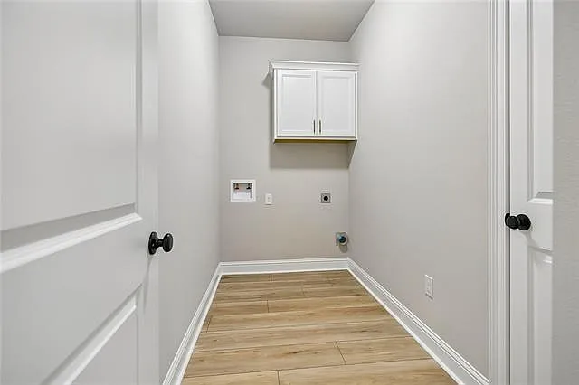 8862 Lyndanne Dr — Photo 15