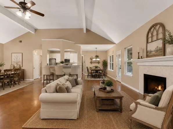 207 Cove Creek Dr, Spicewood, TX 78669