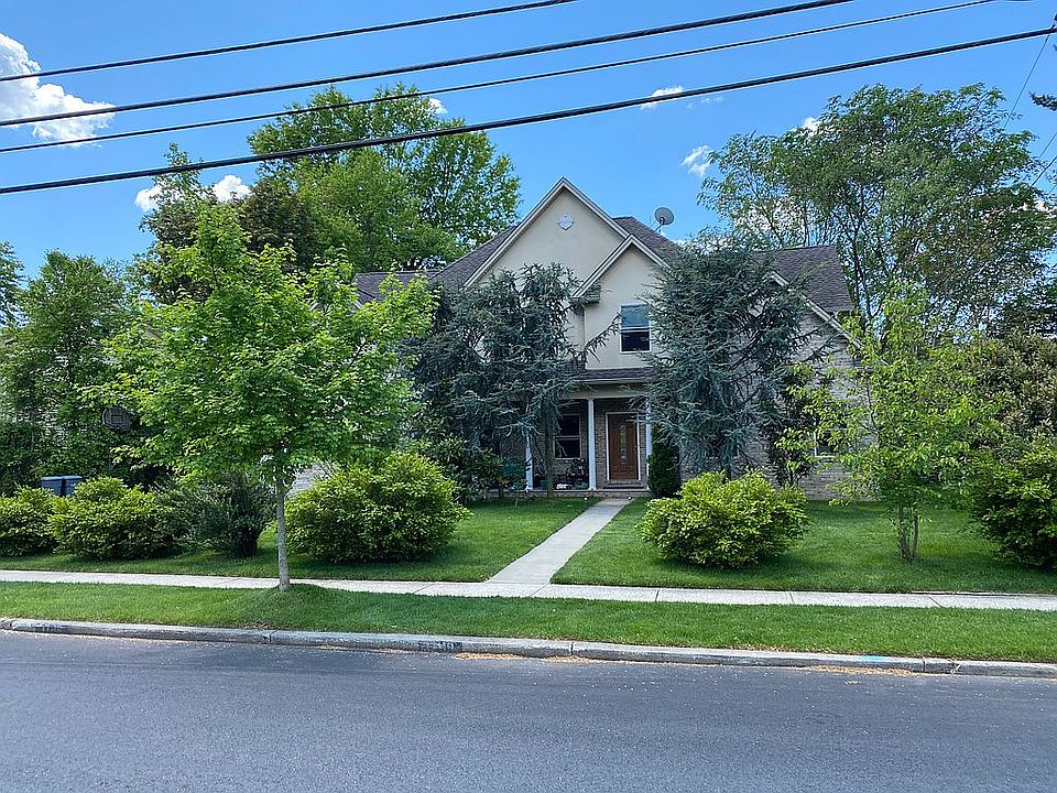 2nd image of 17-18 Greenwood Dr #1X