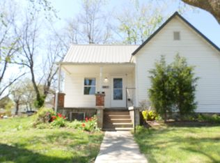 614 9th St, Monett, MO 65708