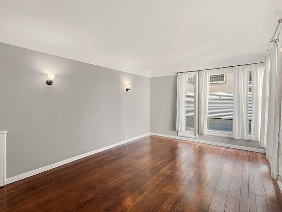 3rd image of 1700 Bay St APT 106
