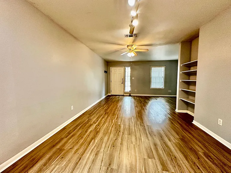3108 Flanders Dr — Photo 2