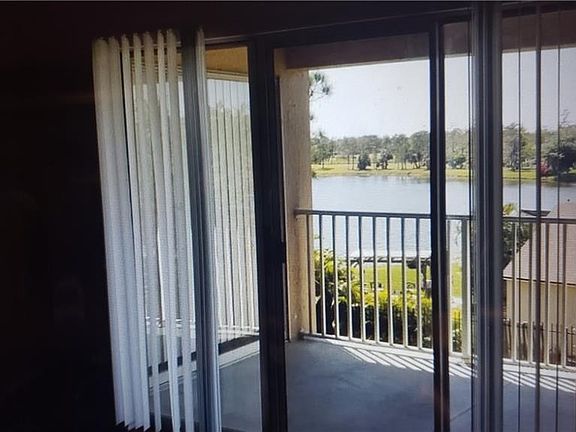 4th image of 13839 Fairway Island Dr APT 1131